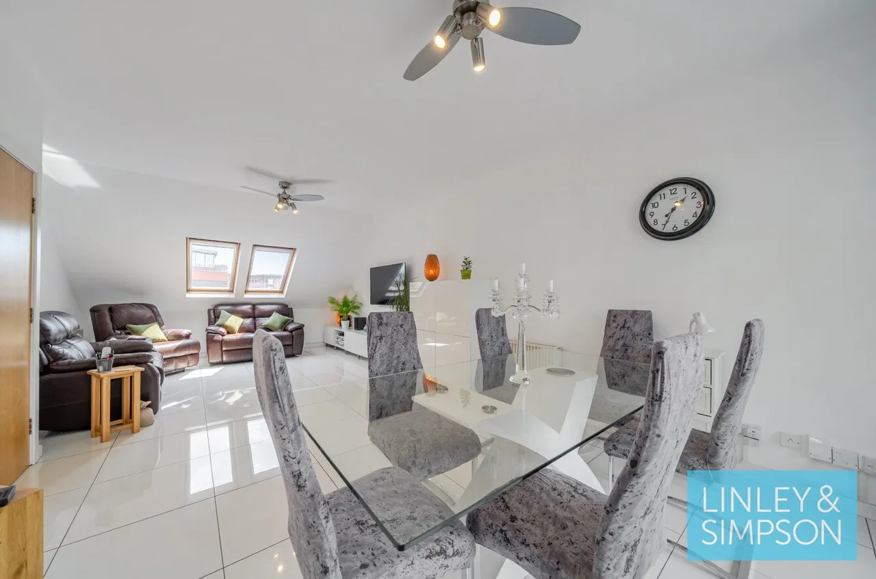 3 bed flat for sale, Turlow Court, Leeds, LS9