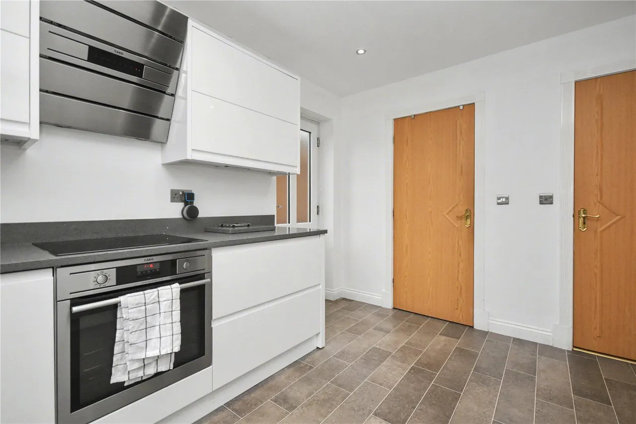 Redhill Chase, Castleford, WF10, photo 5