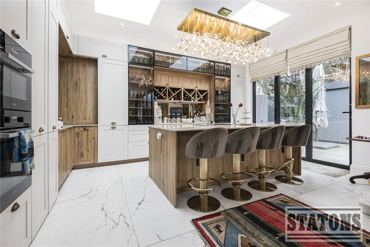 Friern Barnet Lane, Whetstone, London, N20 0NN, photo 3