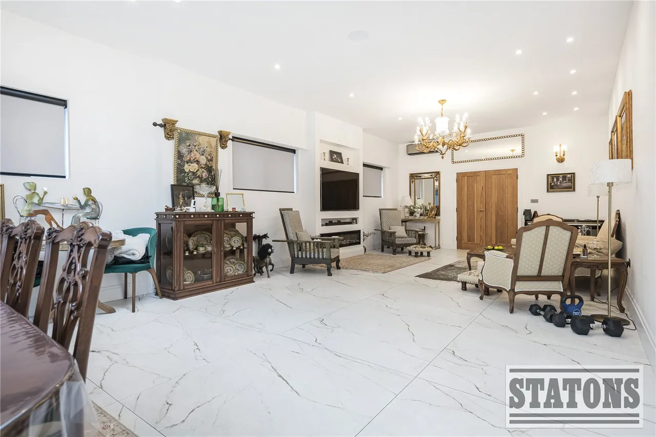 Friern Barnet Lane, Whetstone, London, N20 0NN, photo 7
