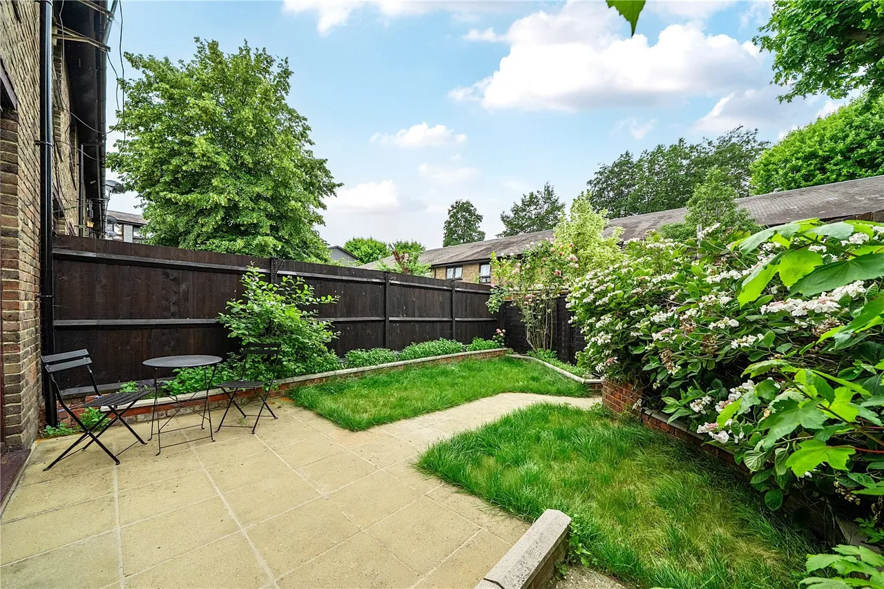 Manaton Close, SE15, photo 9