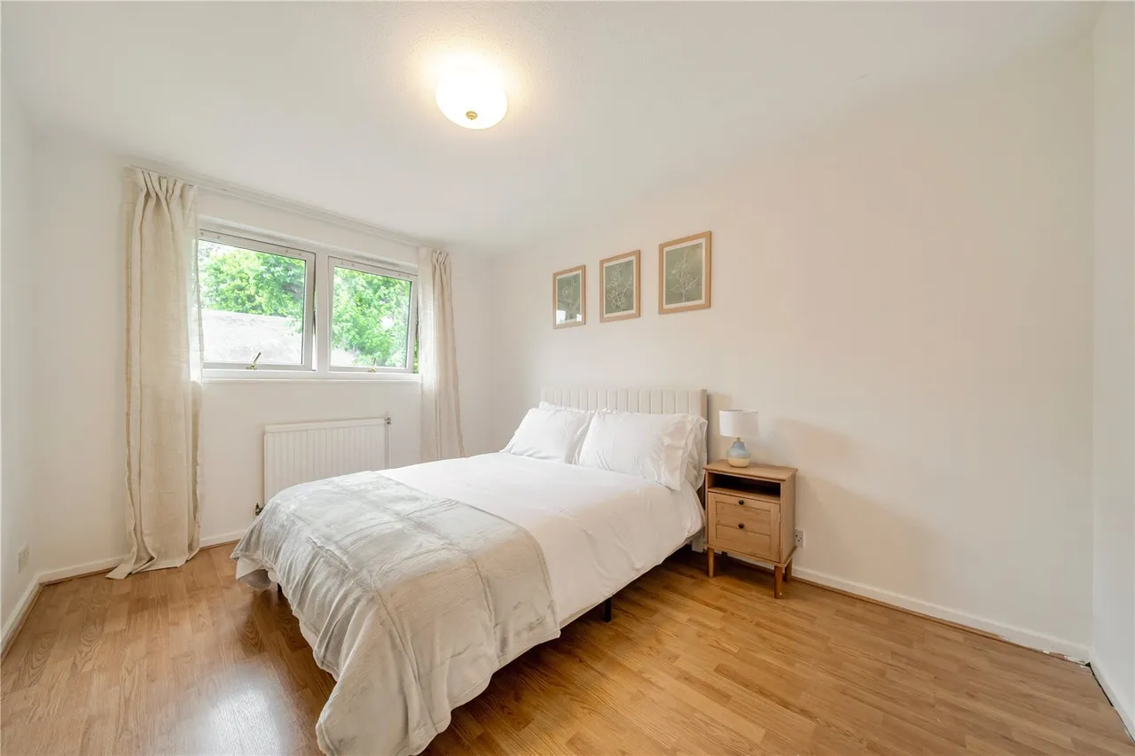 Manaton Close, SE15, photo 6