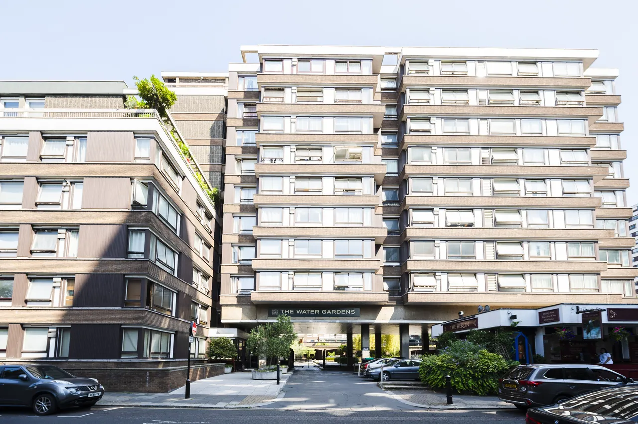 1 bed flat to rent — 340 The Water Gardens, London