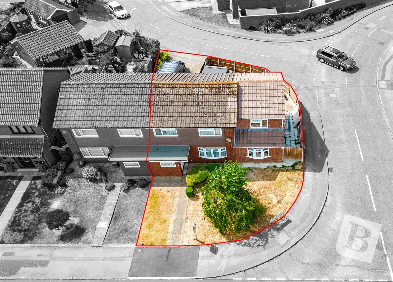 Hornchurch, RM12, photo 2