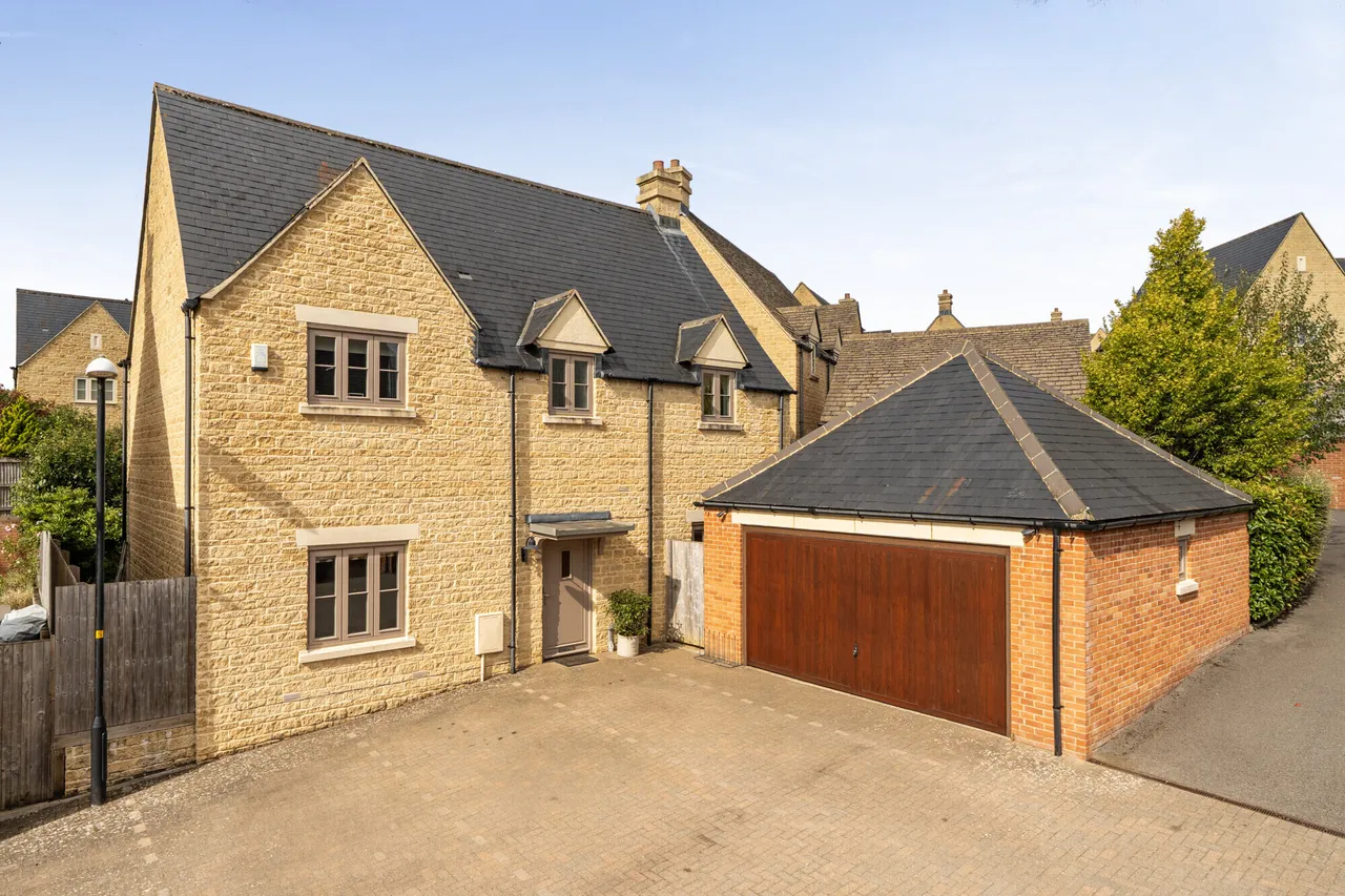 4 bed house for sale, Griffiths Close, Cirencester, GL7