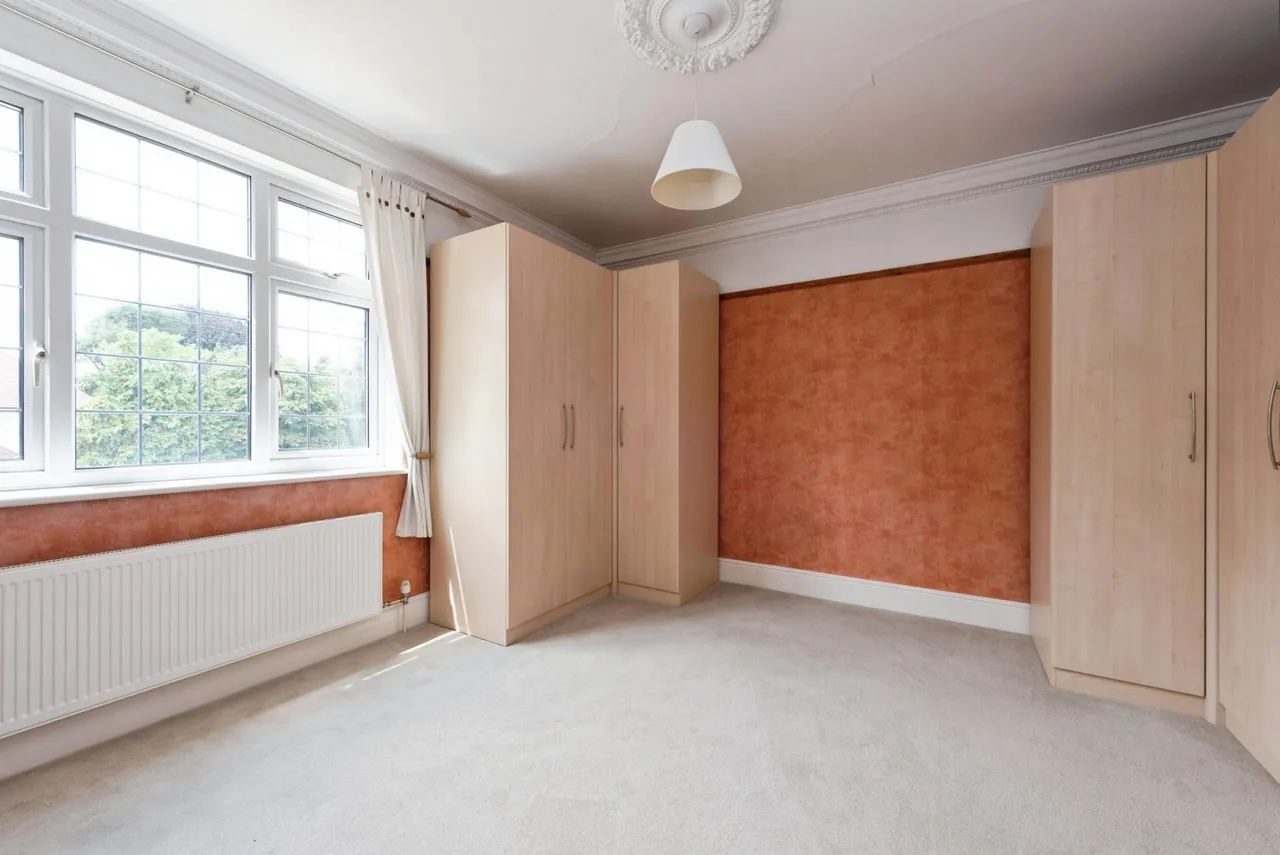 Staines Road, Laleham, TW18, photo 18