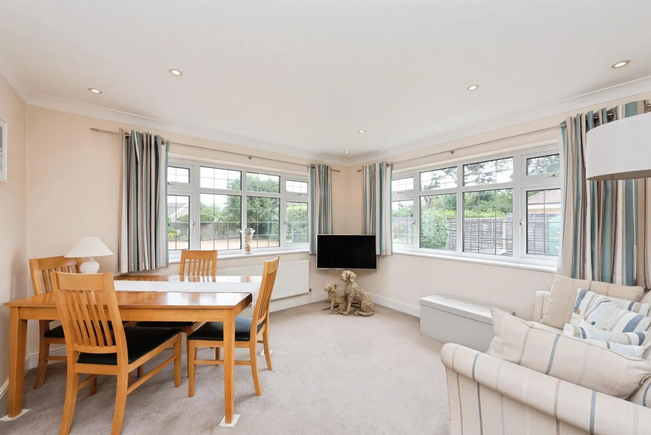 Staines Road, Laleham, TW18, photo 10