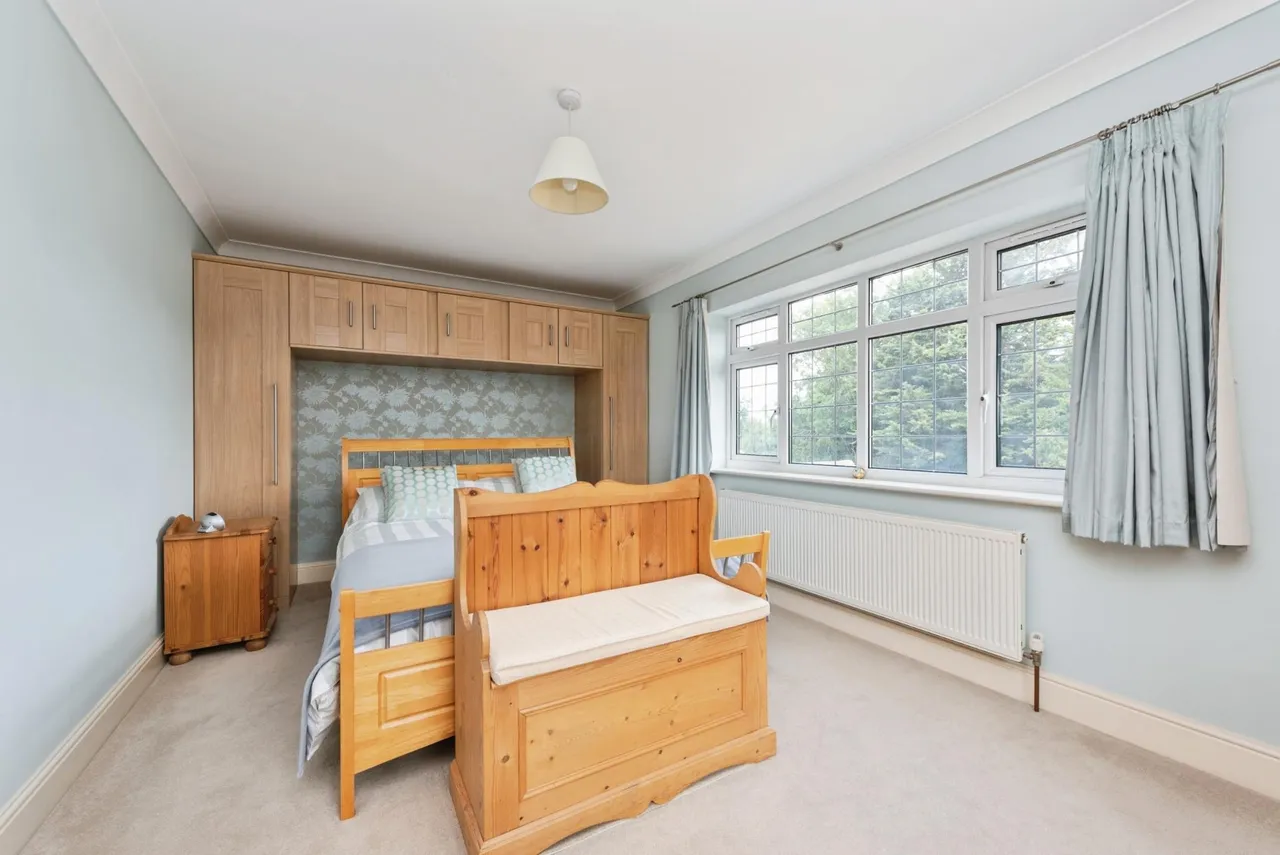Staines Road, Laleham, TW18, photo 23