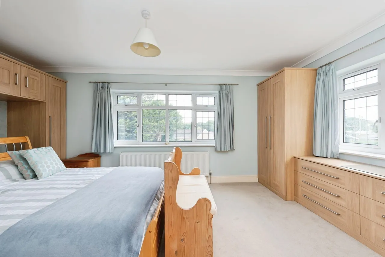 Staines Road, Laleham, TW18, photo 22