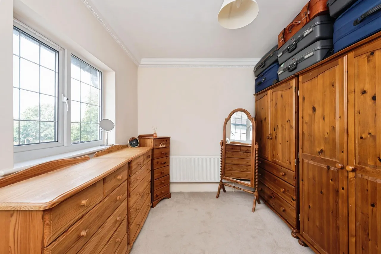 Staines Road, Laleham, TW18, photo 20