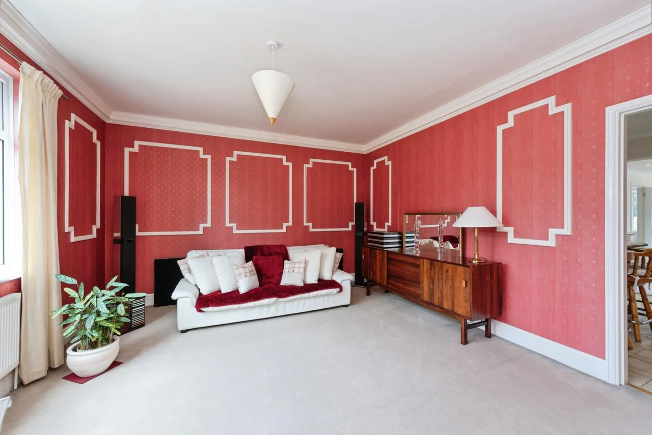 Staines Road, Laleham, TW18, photo 5