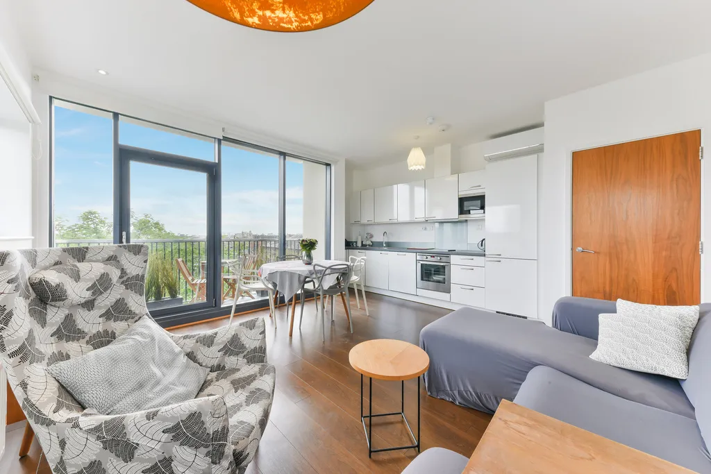 1 bed flat to rent, St John's Hill, London, SW11