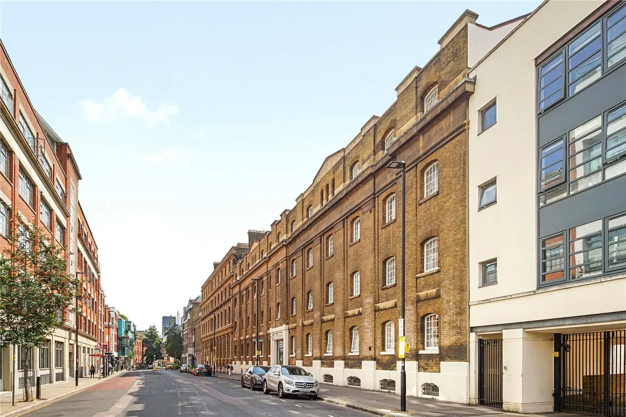 2 bed flat to rent, St John Street, London, EC1V