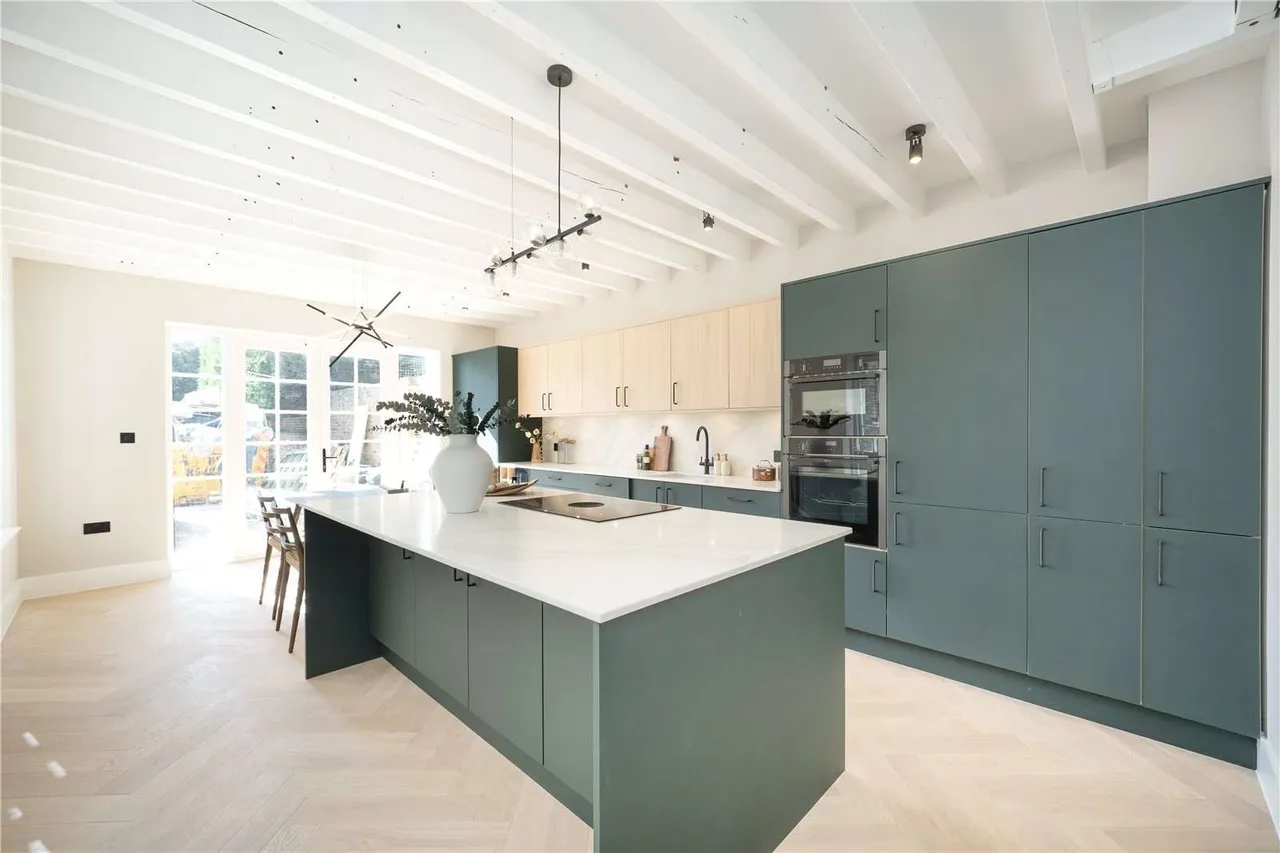 3 bed flat for sale — Thornton Heights, Hillside, Wimbledon, London, SW19 4NQ