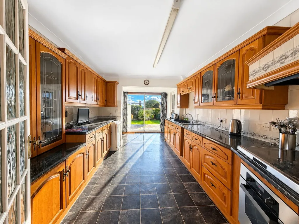 Ellerslie Lane, Bexhill on Sea, photo 4