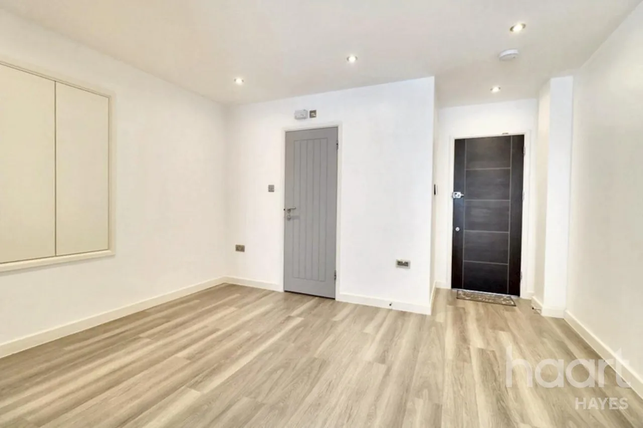 Bentinck Road, West Drayton, UB7, photo 2