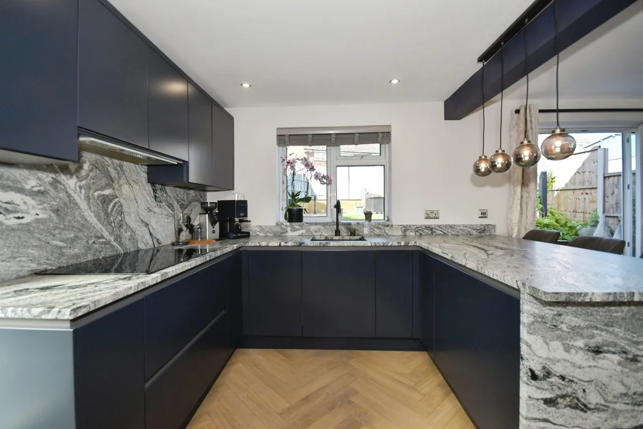 Deerlands Road, CHESTERFIELD, Derbyshire, S42, photo 4