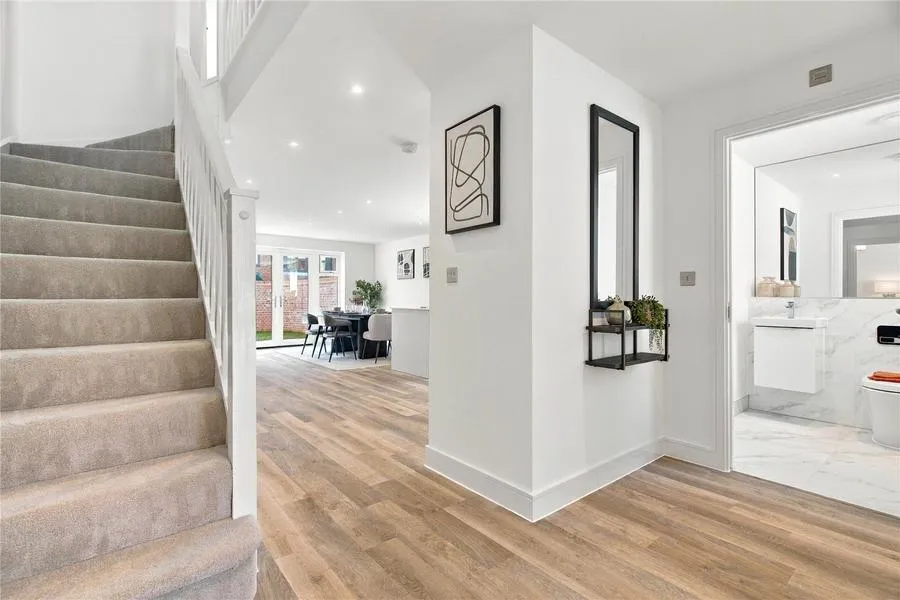 Bakeham Lane, Englefield Green, TW20, photo 4