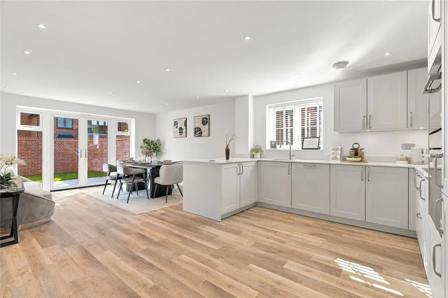 Bakeham Lane, Englefield Green, TW20, photo 3