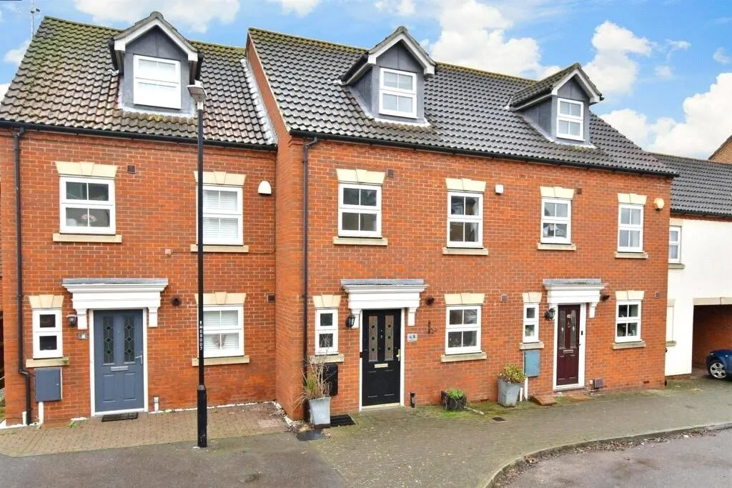 3 bed house for sale — Monarch Drive, Kemsley, Sittingbourne, Kent, ME10
