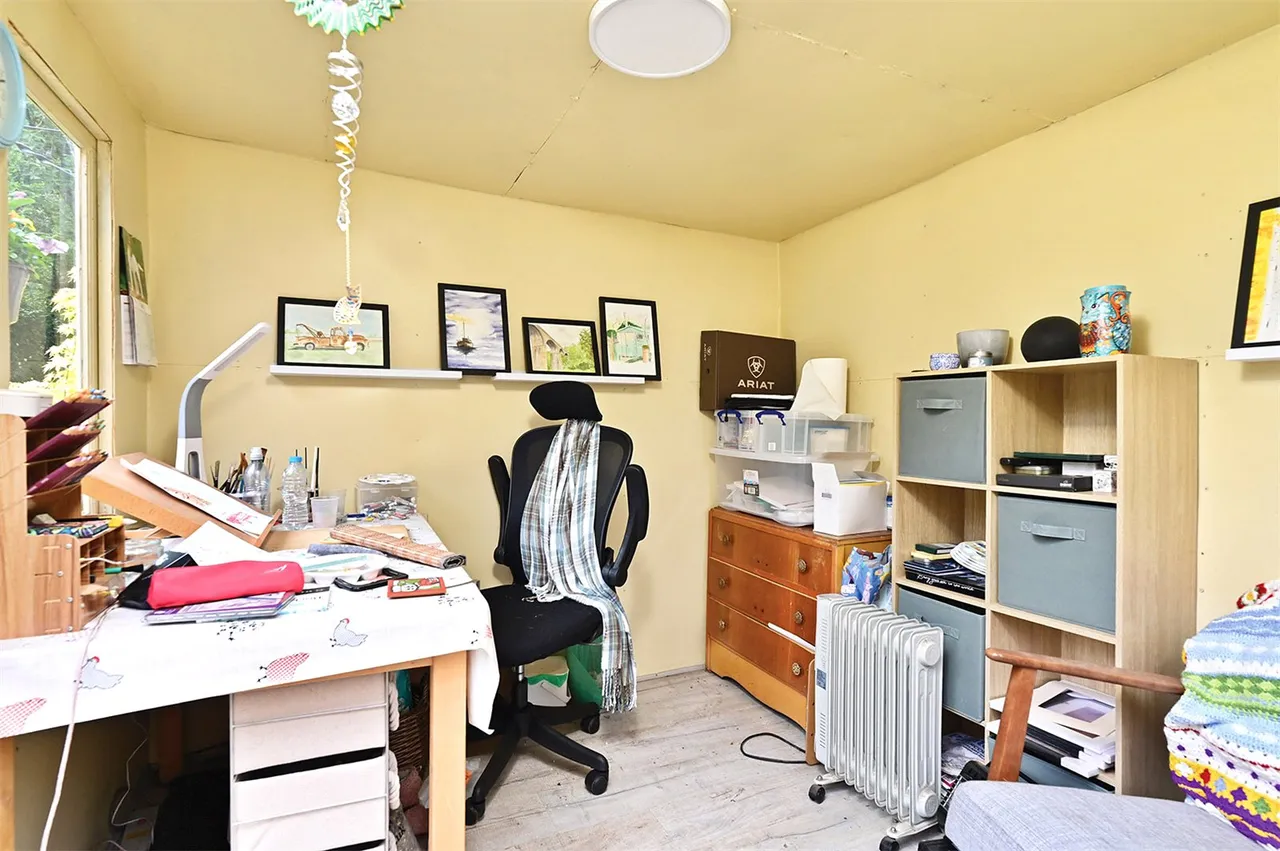 Ash Church Road, Ash, Guildford, Surrey, GU12 6LU, photo 16