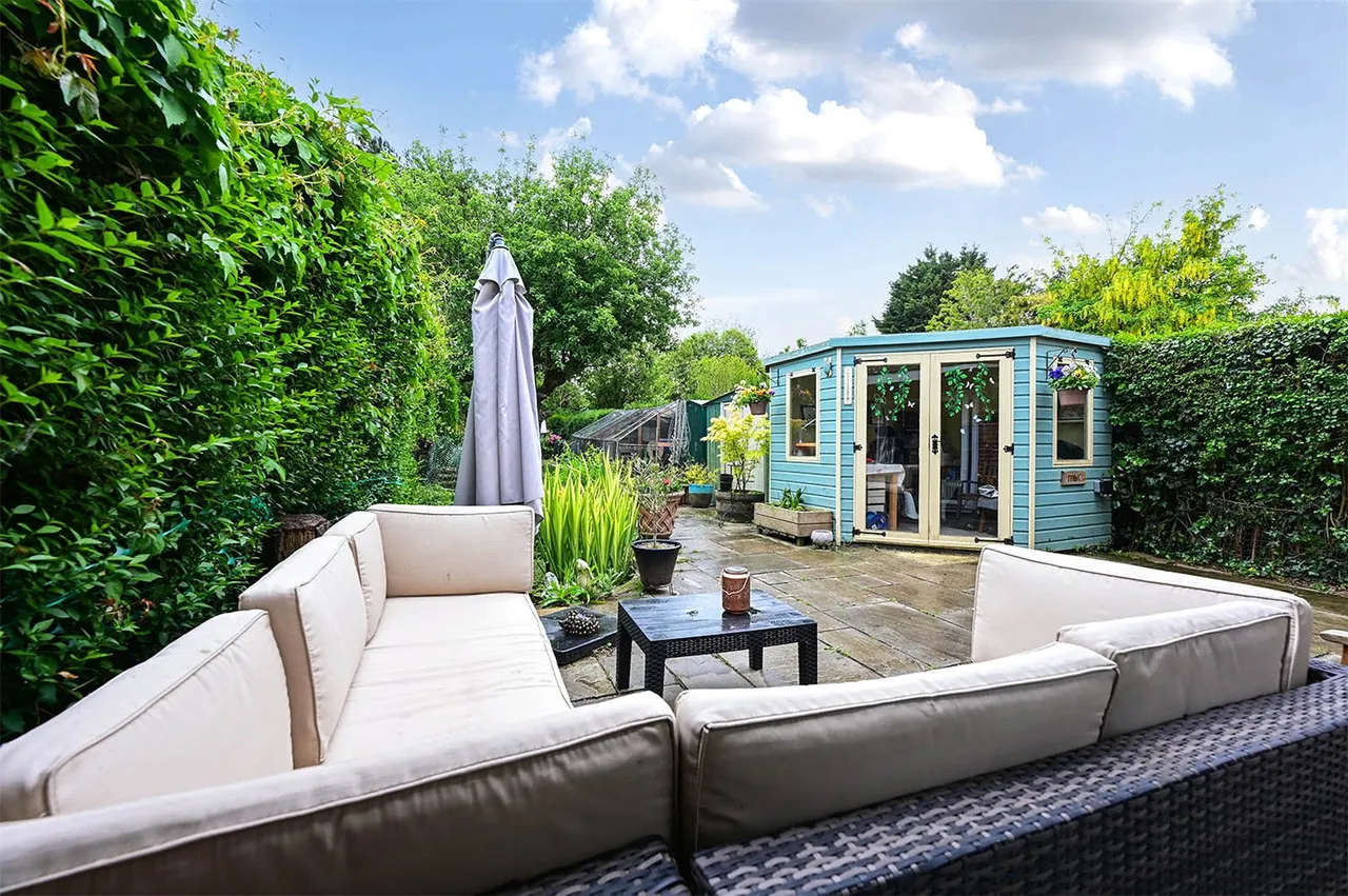 Ash Church Road, Ash, Guildford, Surrey, GU12 6LU, photo 14