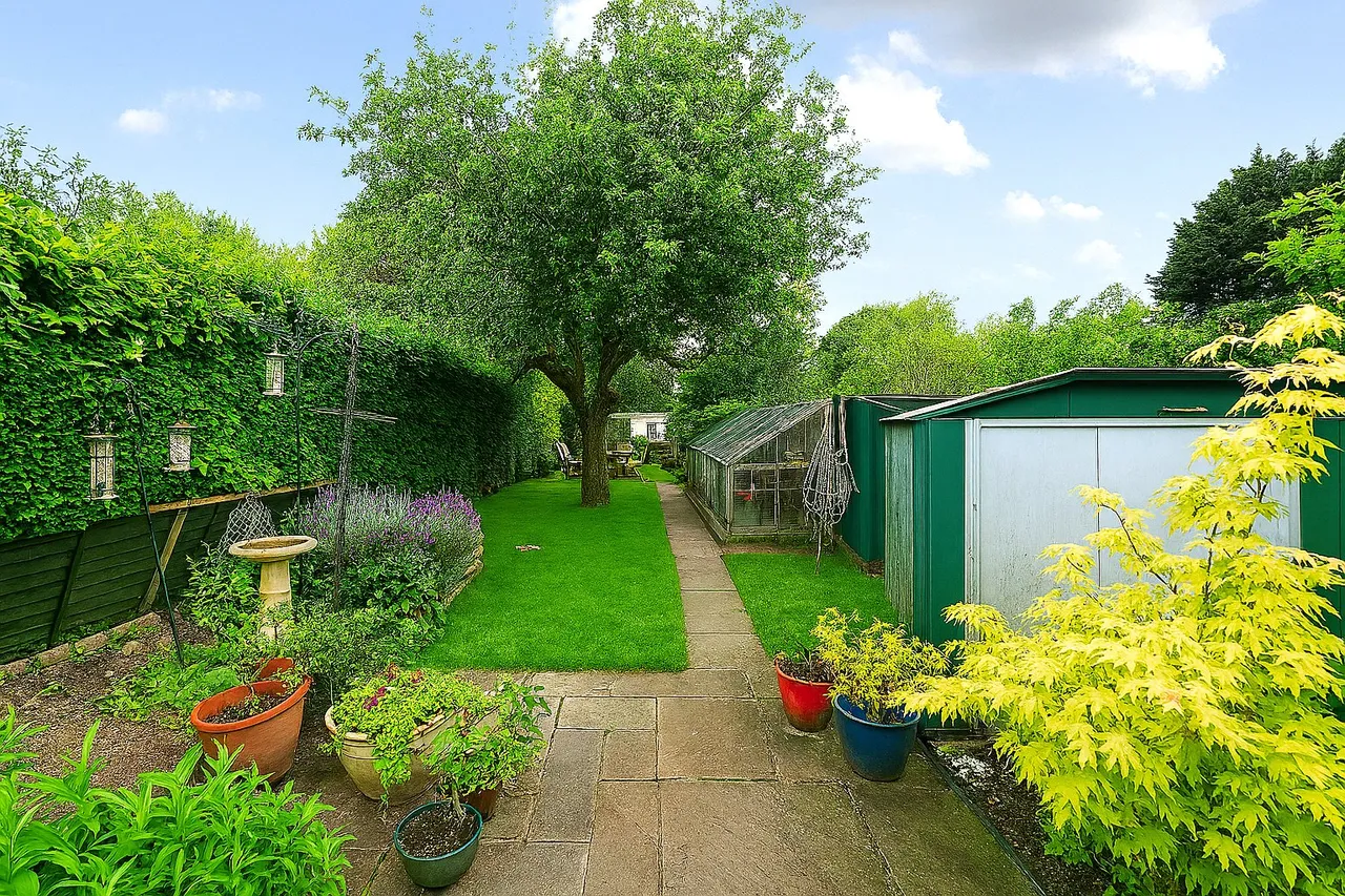 Ash Church Road, Ash, Guildford, Surrey, GU12 6LU, photo 3