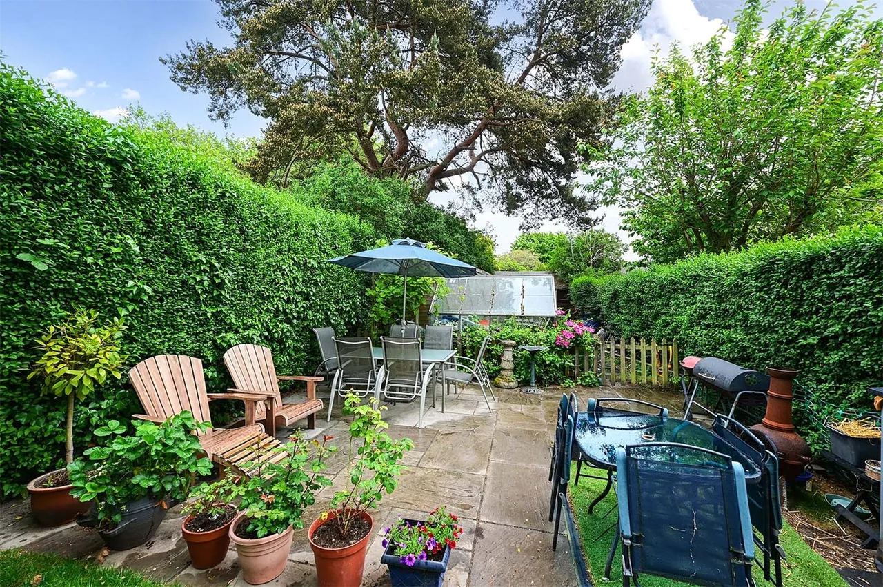 Ash Church Road, Ash, Guildford, Surrey, GU12 6LU, photo 17