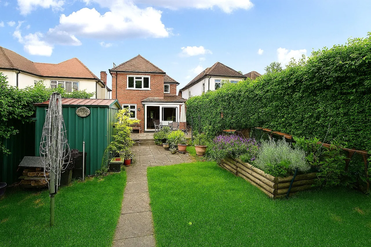 3 bed house for sale — Ash Church Road, Ash, Guildford, Surrey, GU12 6LU