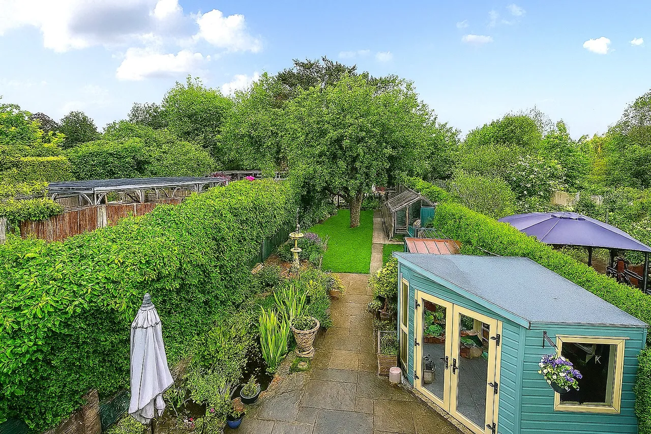 Ash Church Road, Ash, Guildford, Surrey, GU12 6LU, photo 13