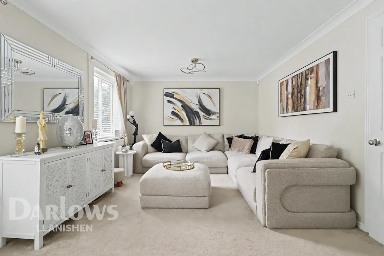 Crawley Close, Cardiff, photo 2