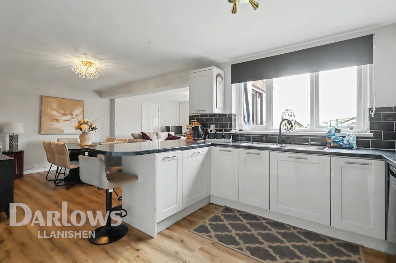 Crawley Close, Cardiff, photo 7