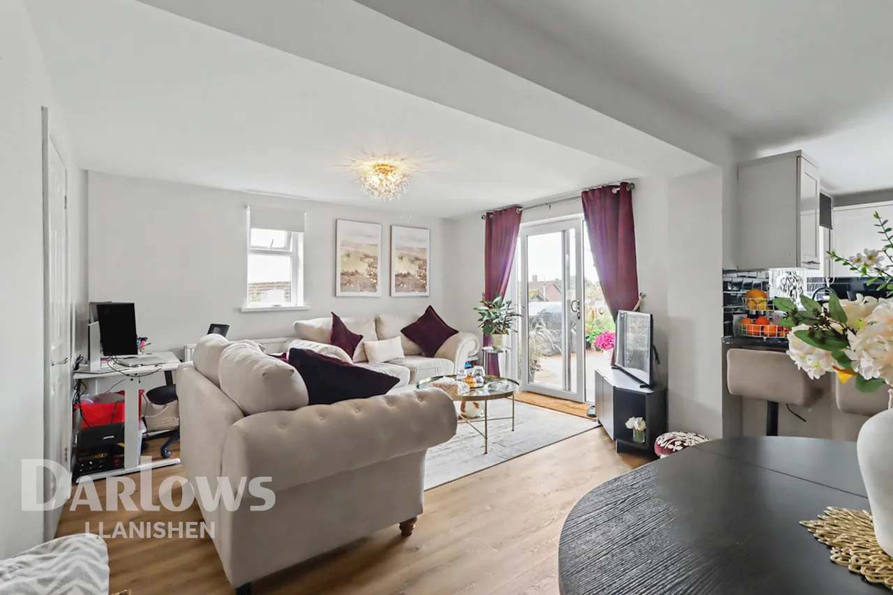 Crawley Close, Cardiff, photo 9