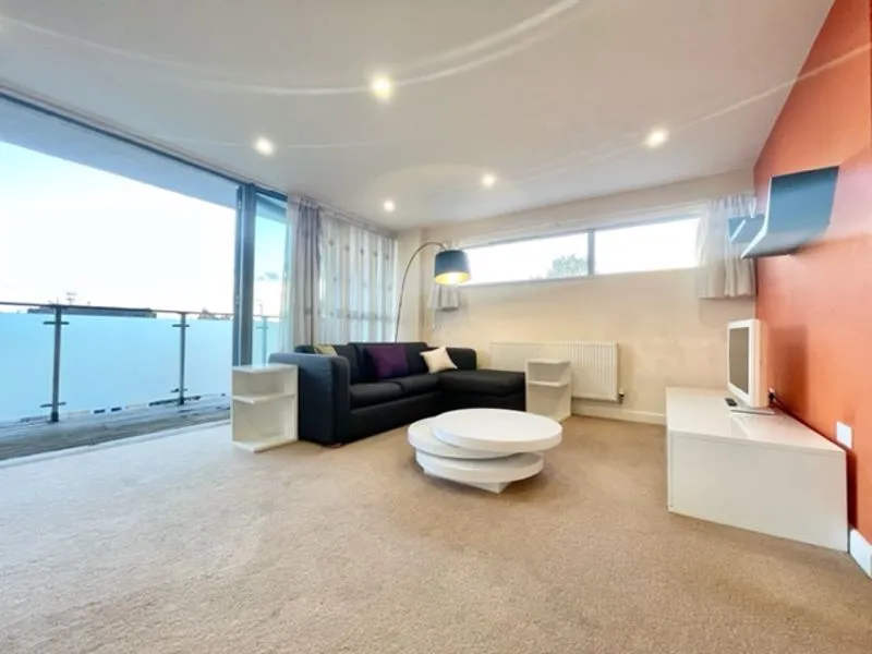 2 bed flat to rent — Dragonfly Close, London E13 9BG