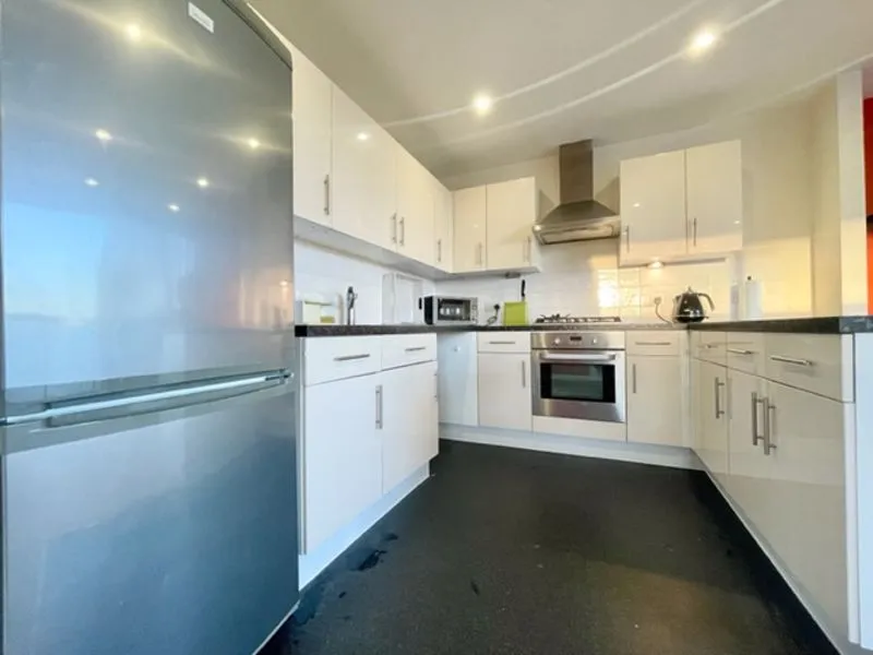 Dragonfly Close, London E13 9BG, photo 6