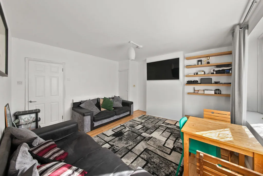 Dabbs Hill Lane, Northolt, UB5, photo 9
