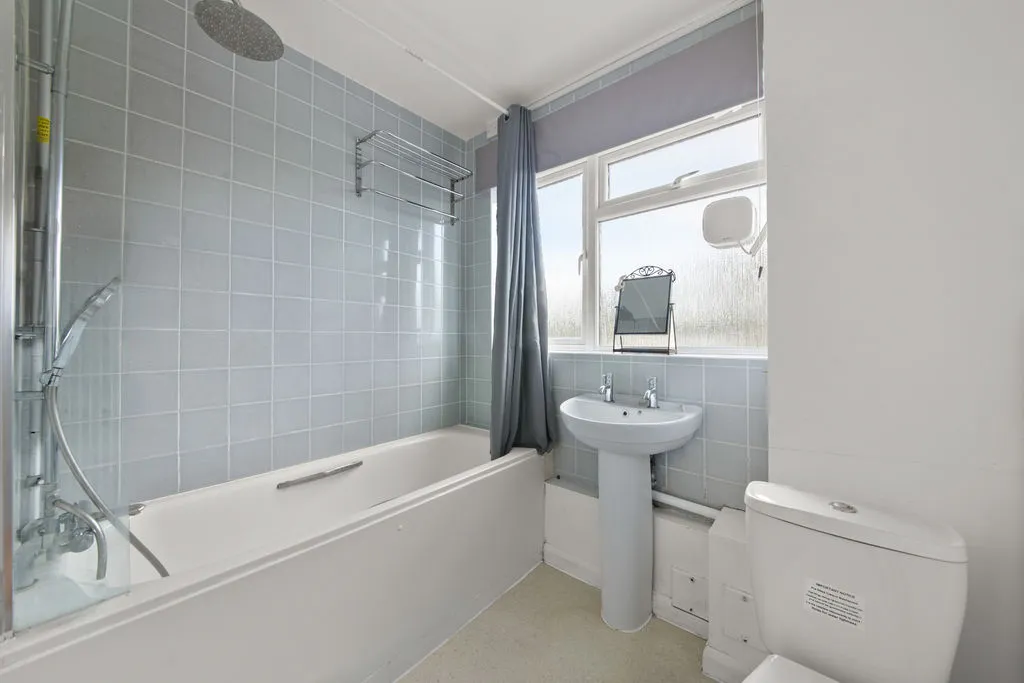 Dabbs Hill Lane, Northolt, UB5, photo 12