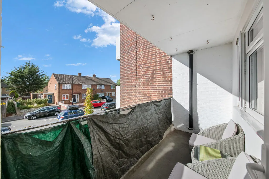 Dabbs Hill Lane, Northolt, UB5, photo 7