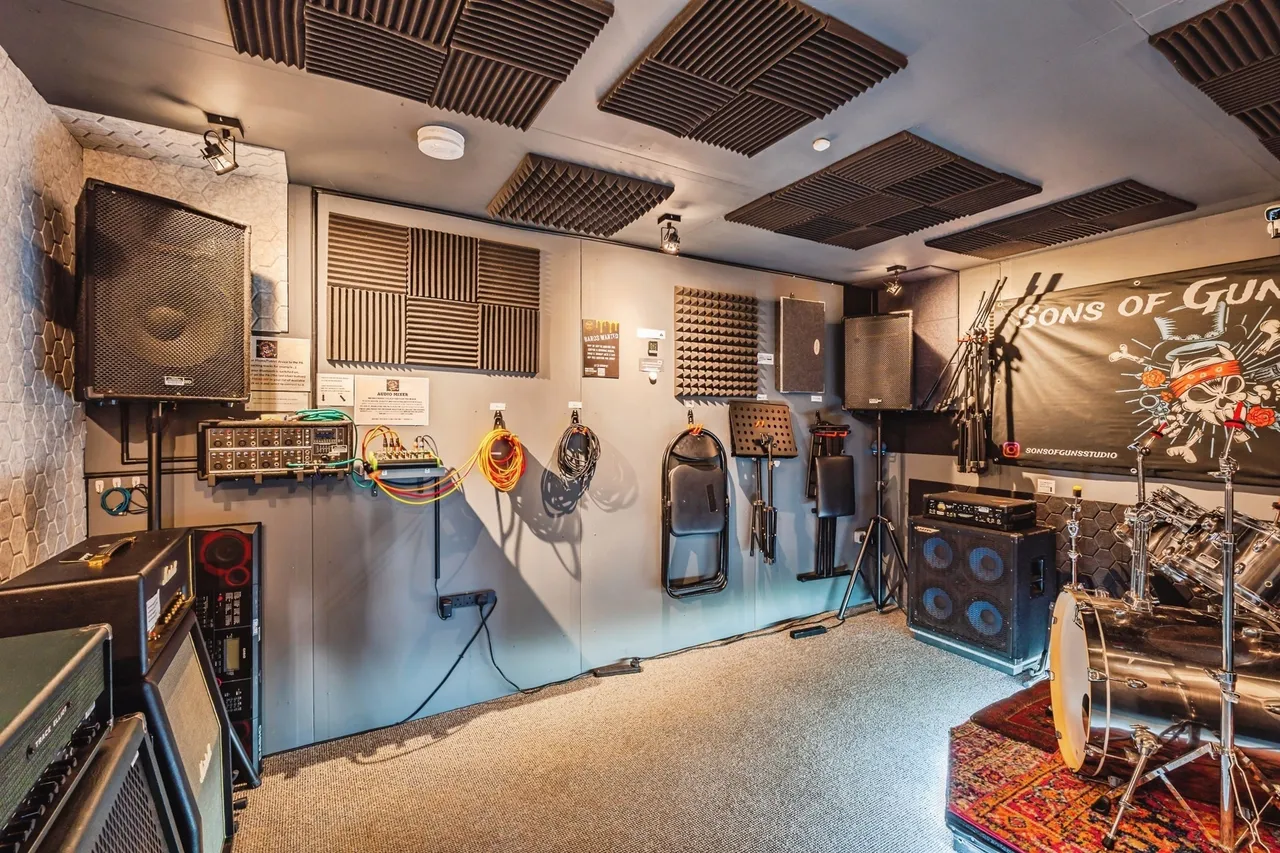 Saxby Close, Eastbourne, BN23, photo 15