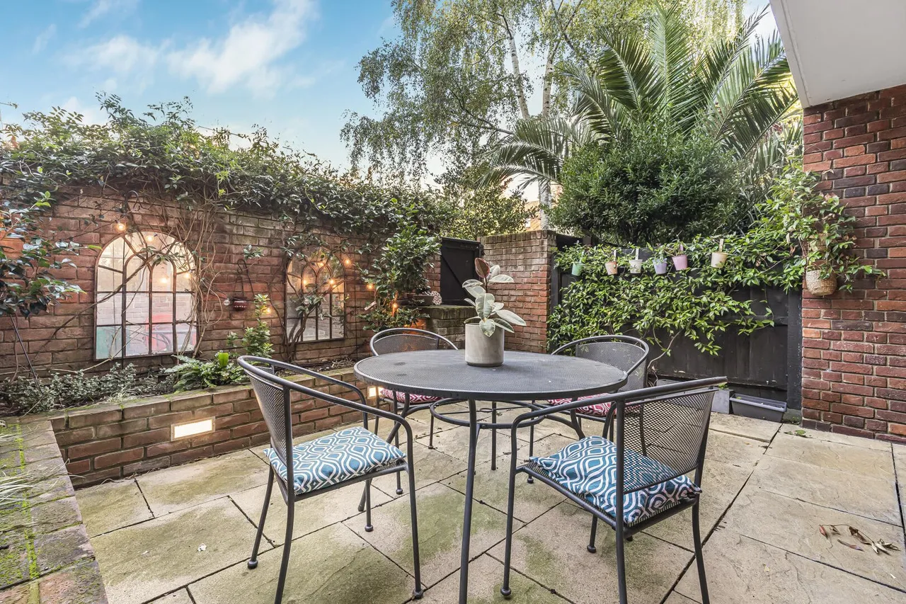3 bed flat for sale — Rampayne Street Pimlico, London SW1V 2QT