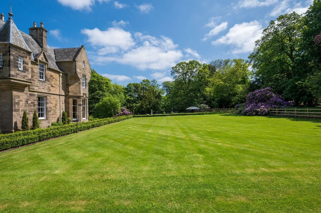 Ormiston Castle, Kirknewton, EH27, photo 57
