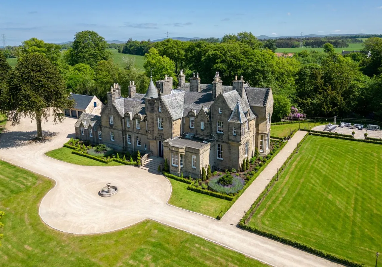 Ormiston Castle, Kirknewton, EH27, photo 2