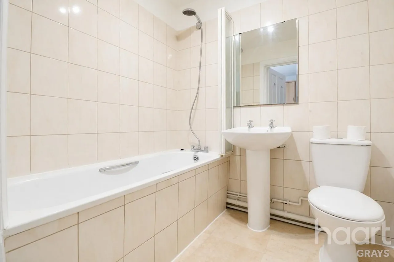 London Road, West Thurrock, RM20, photo 8