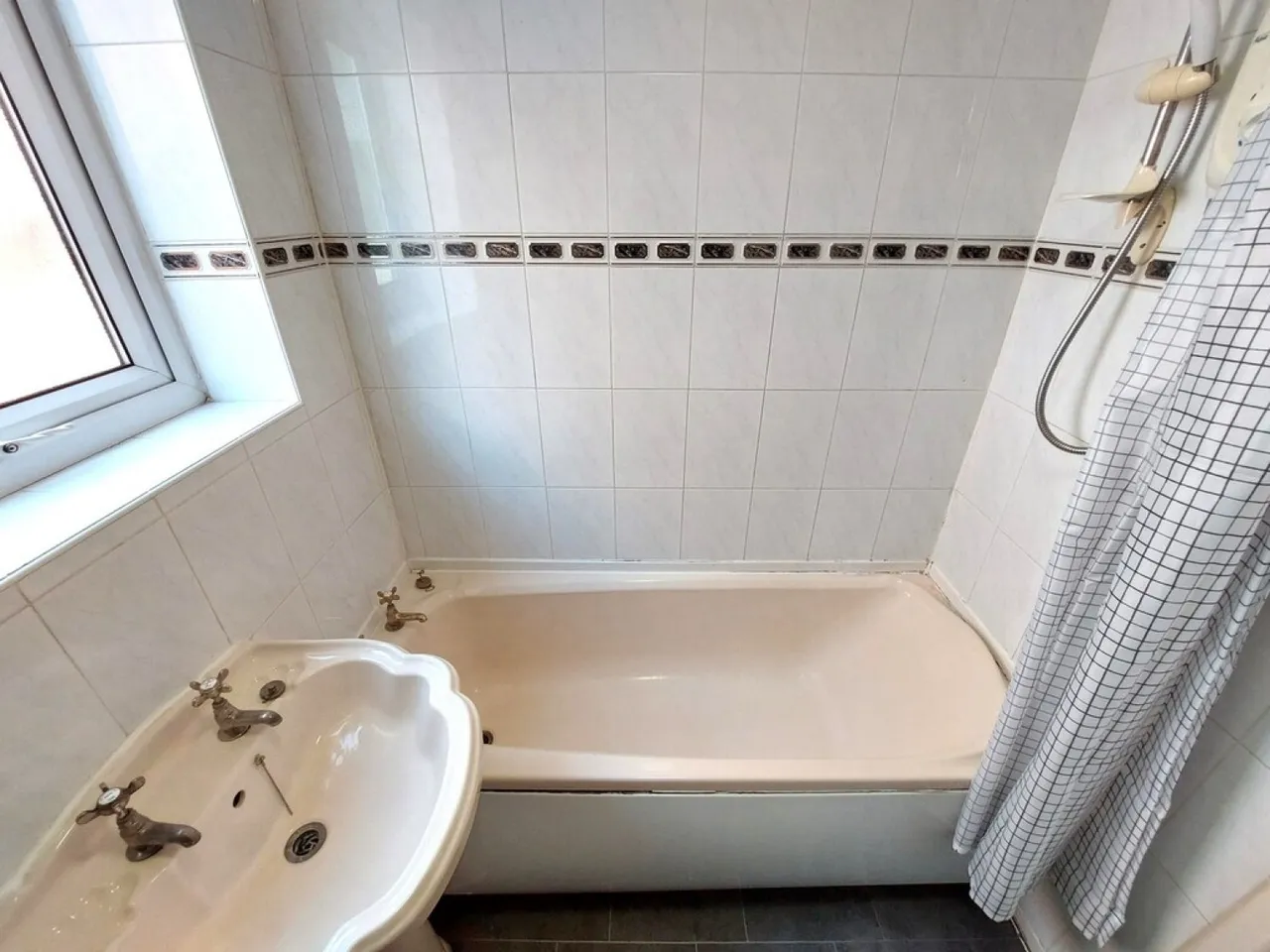 Higher Wood Street, Middleton, M24, photo 11