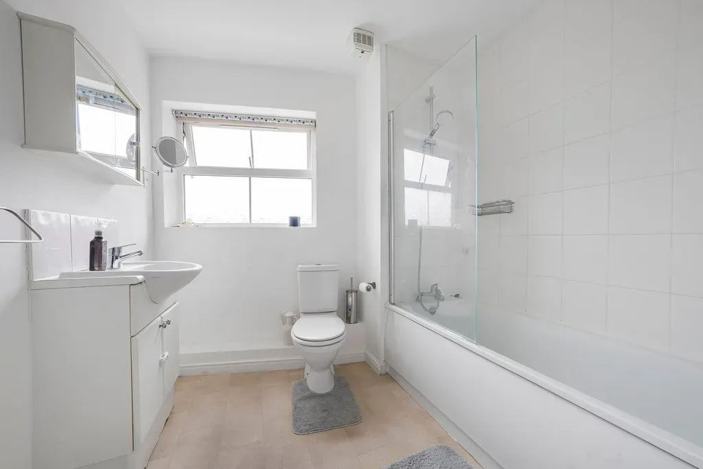 Morton Close, Uxbridge, photo 9