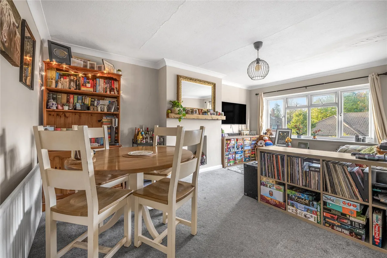 Hermitage Woods Crescent, St Johns, GU21, photo 3