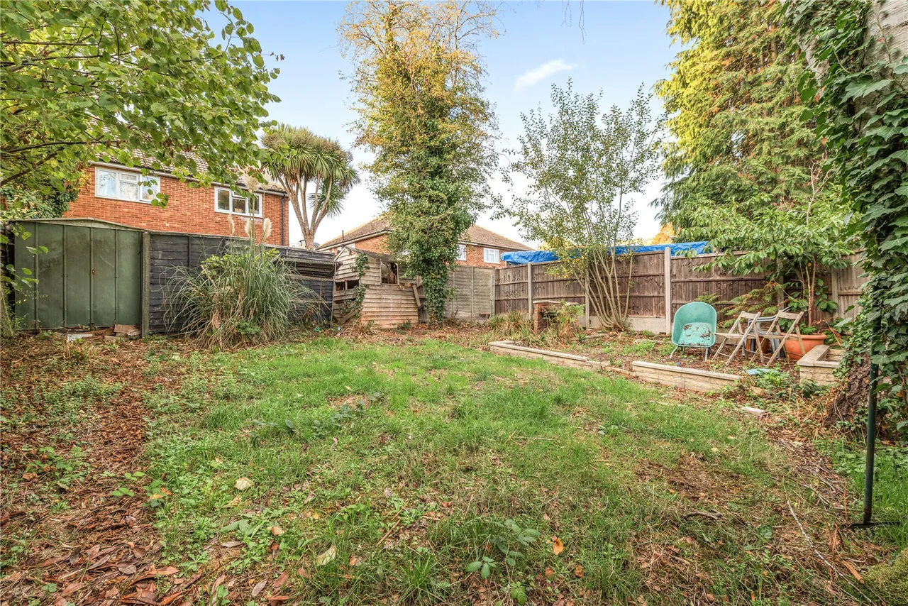 Hermitage Woods Crescent, St Johns, GU21, photo 11