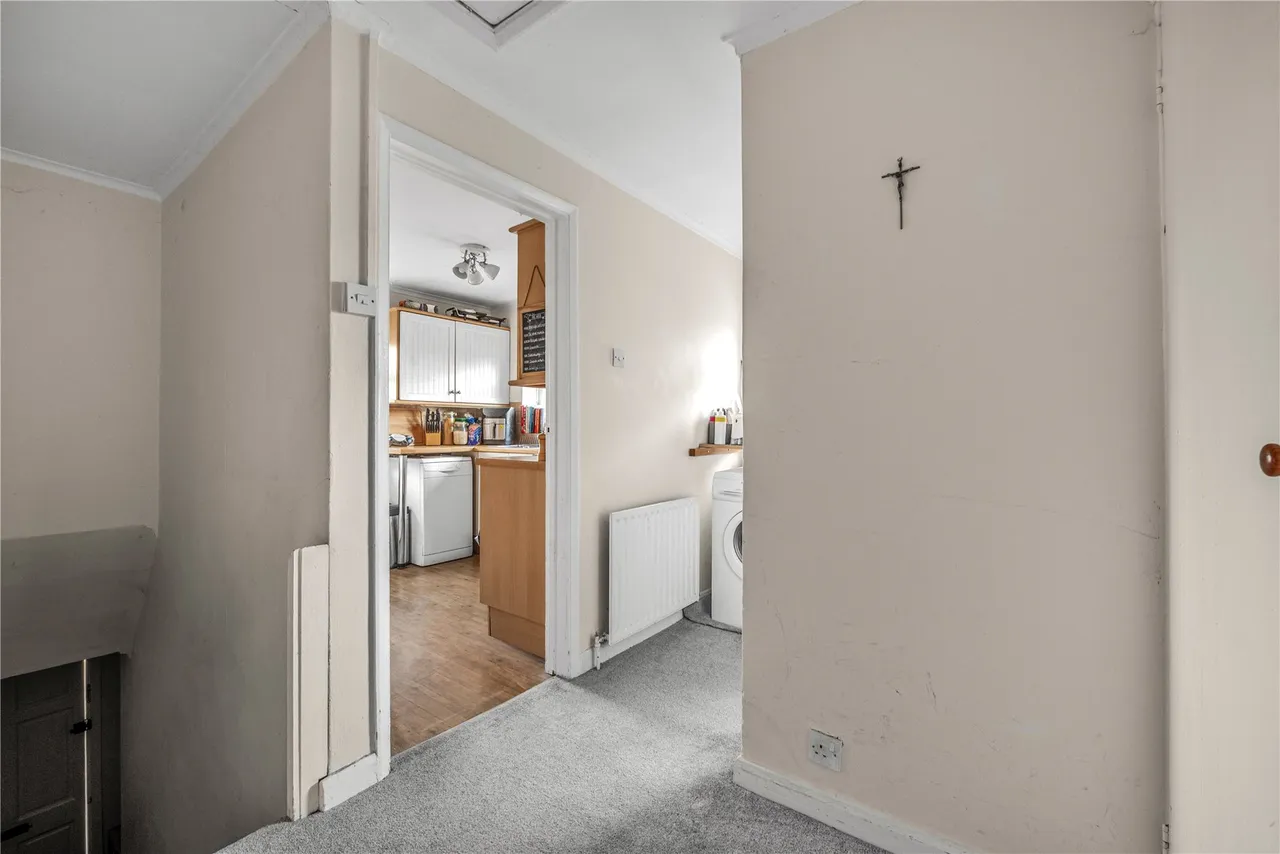 Hermitage Woods Crescent, St Johns, GU21, photo 7