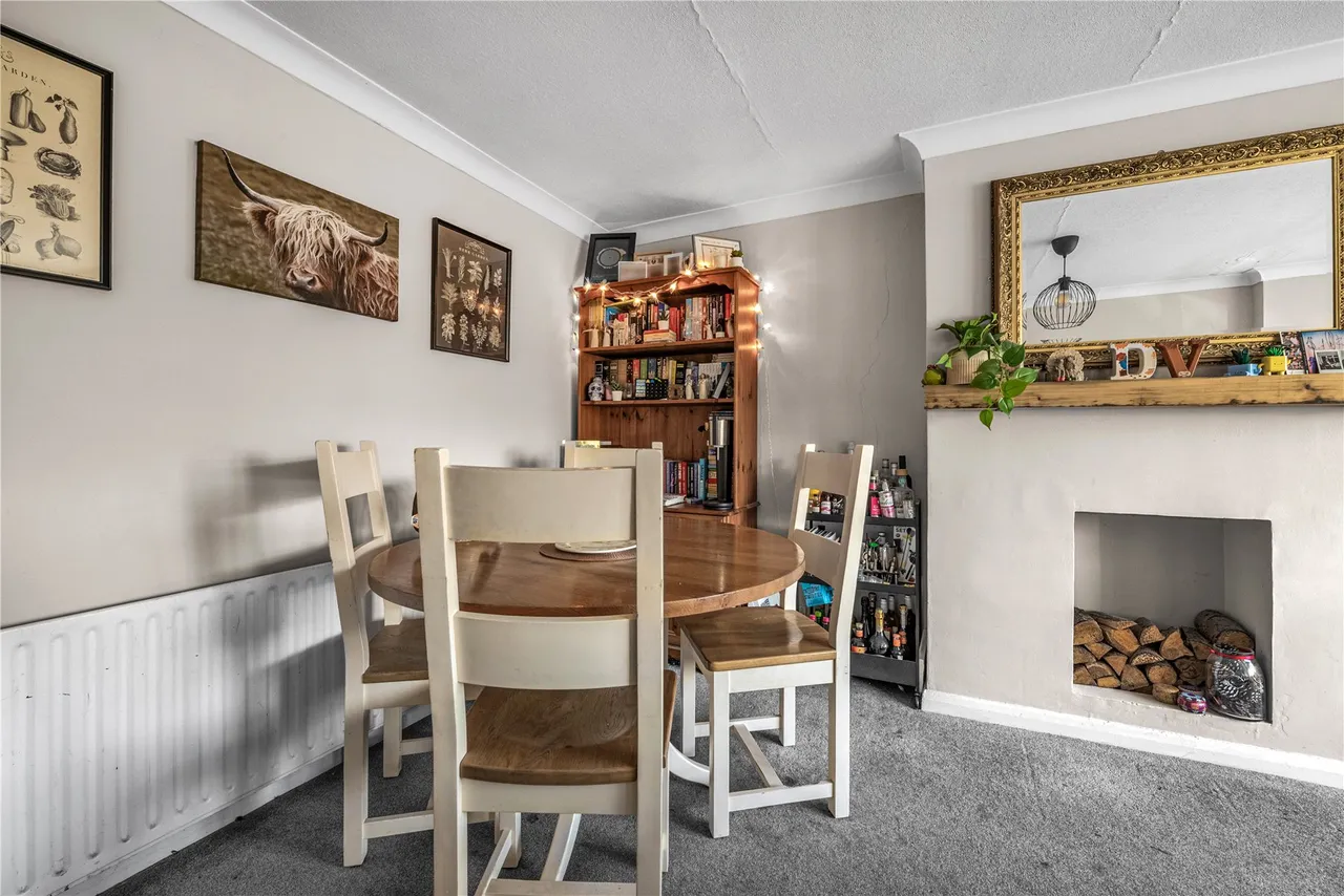 Hermitage Woods Crescent, St Johns, GU21, photo 4