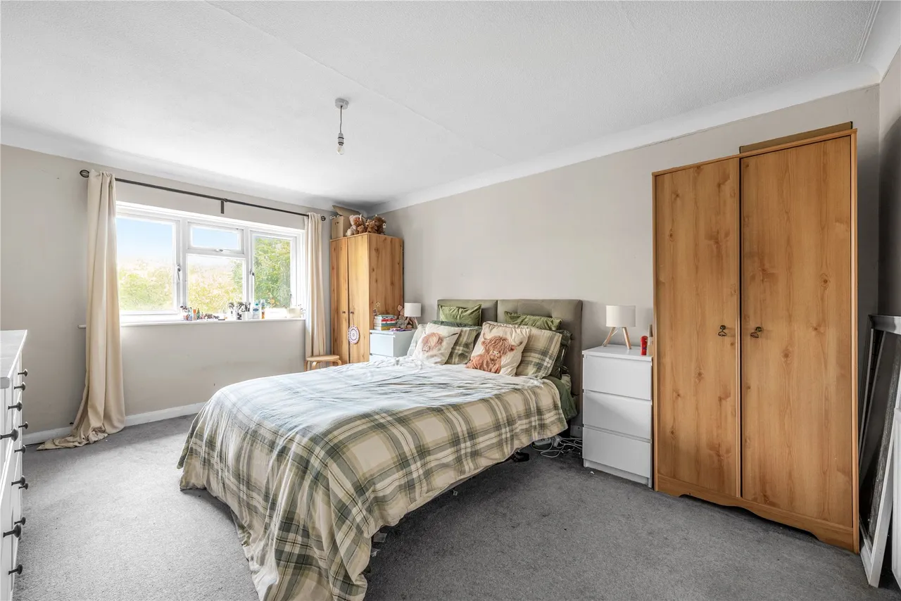 Hermitage Woods Crescent, St Johns, GU21, photo 8